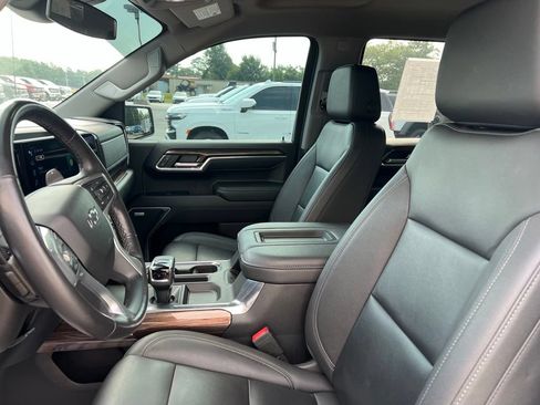 Used 2022 Chevrolet Silverado 1500 LT Trail Boss w/ Convenience Package II AWD/4WD image 8