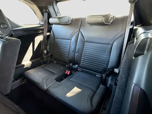 Used 2020 Land Rover Discovery HSE image 29