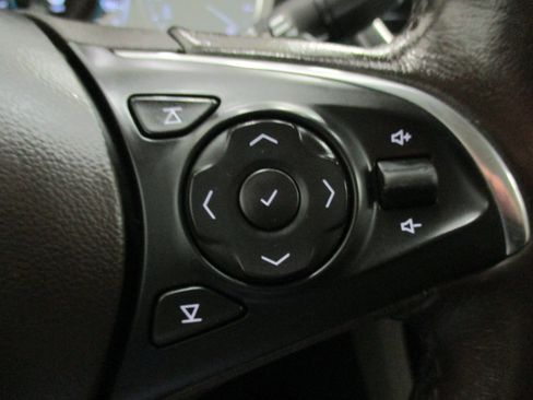 Used 2017 Buick LaCrosse Preferred image 22