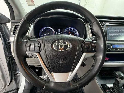 Used 2014 Toyota Highlander Limited FWD image 16