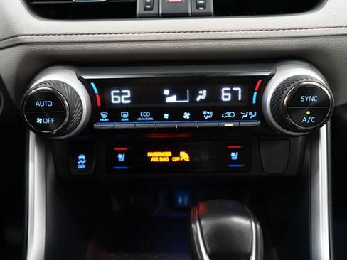 Used 2019 Toyota RAV4 Limited w/ Cold Weather Package AWD/4WD image 30
