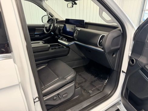 Used 2025 Ford Expedition Max Platinum AWD/4WD image 27