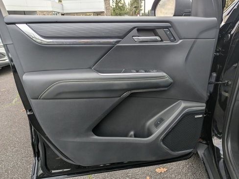 Used 2024 GMC Acadia Elevation image 10