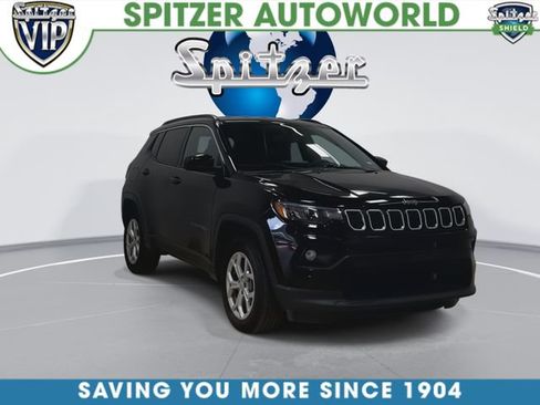 Used 2024 Jeep Compass Latitude AWD/4WD image 3