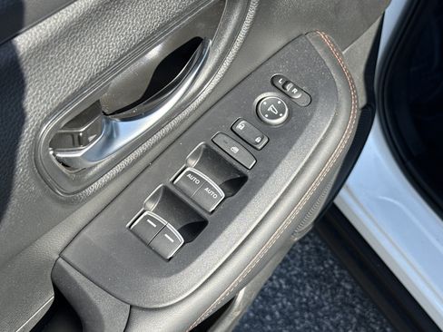 Certified 2025 Honda HR-V Sport image 15