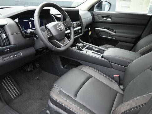 New 2026 Nissan Pathfinder SL FWD image 10