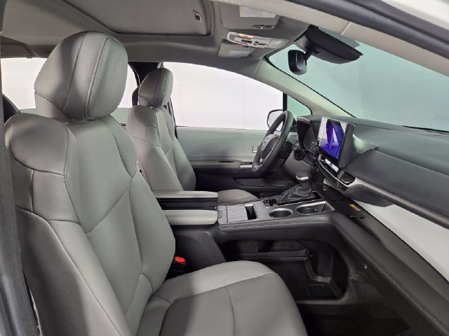 Used 2026 Toyota Sienna XLE FWD image 15