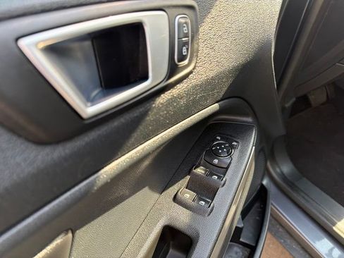 Used 2019 Ford EcoSport Titanium FWD image 14