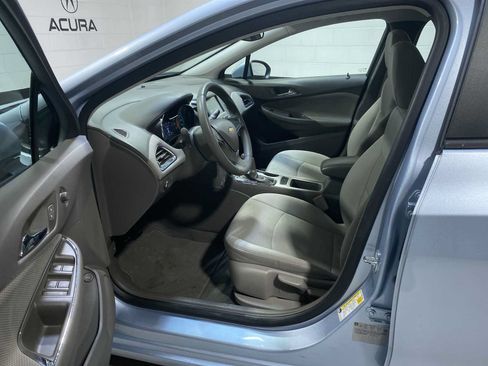 Used 2018 Chevrolet Cruze LS FWD image 2