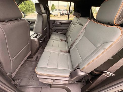 Used 2025 GMC Yukon AT4 AWD/4WD image 30