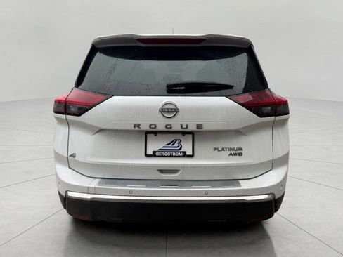 Used 2025 Nissan Rogue Platinum image 11