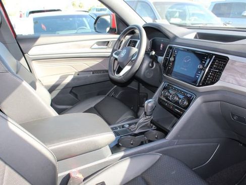 Used 2023 Volkswagen Atlas Cross Sport SE image 5