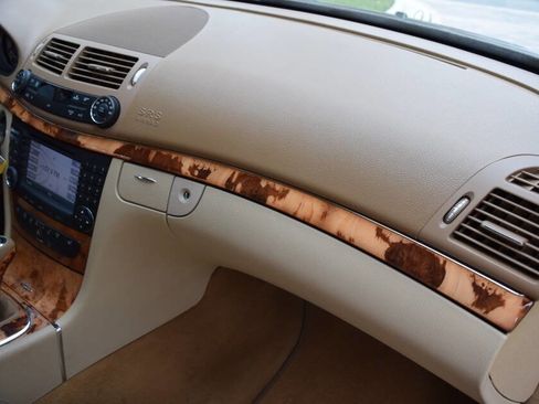 Used 2008 Mercedes-Benz E 350 4MATIC Sedan image 55