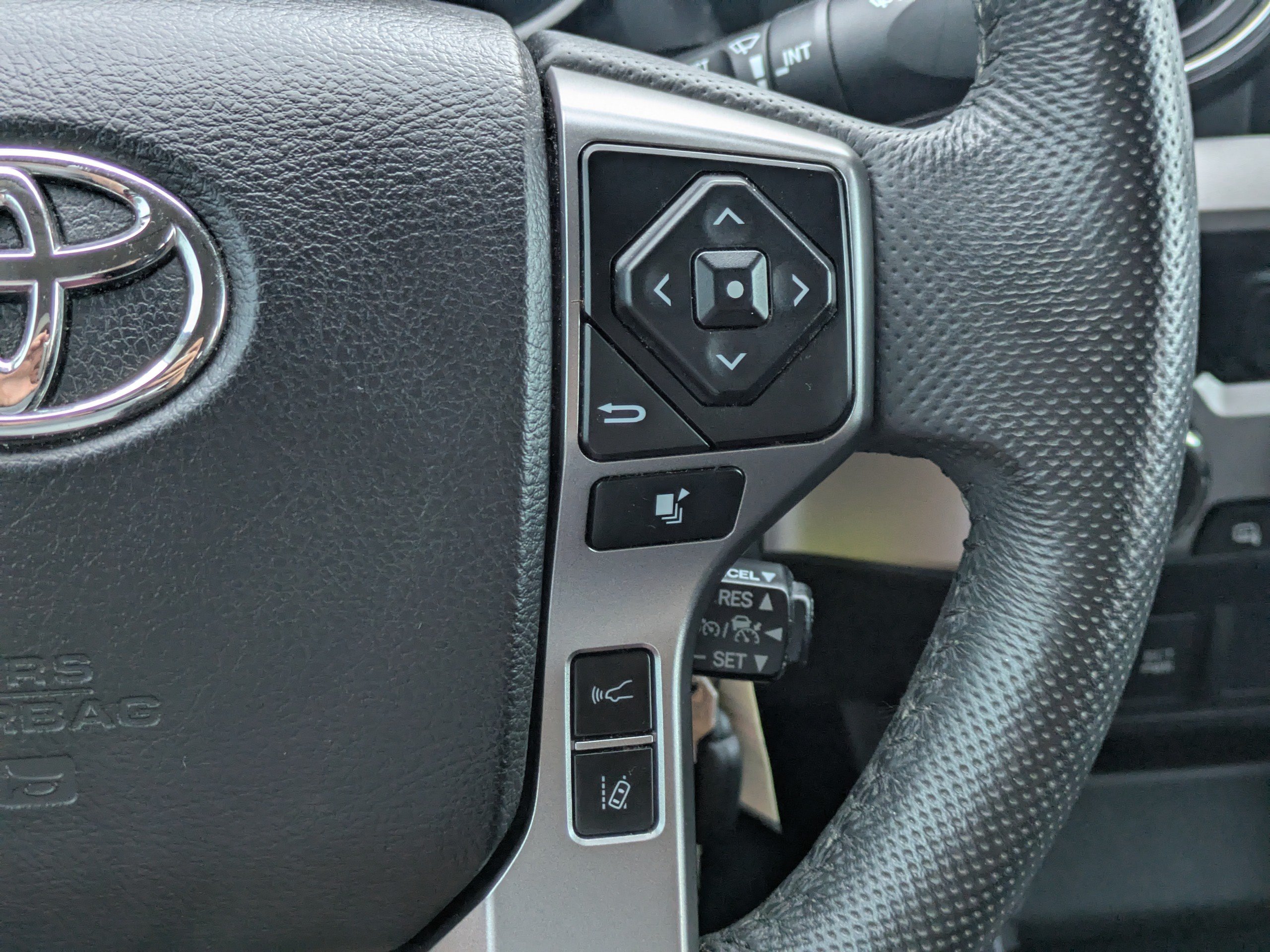 Used 2021 Toyota Tacoma SR5 AWD/4WD image 23