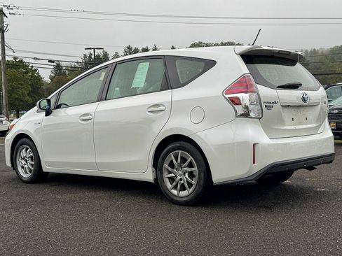 Used 2017 Toyota Prius V Four image 5