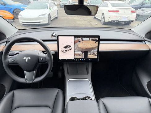 Used 2023 Tesla Model Y AWD image 17