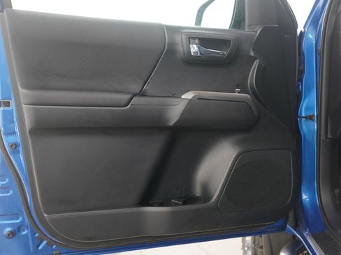 Used 2016 Toyota Tacoma TRD Sport image 20