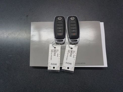 Used 2023 Nissan Rogue Platinum w/ Platinum Premium Package image 17