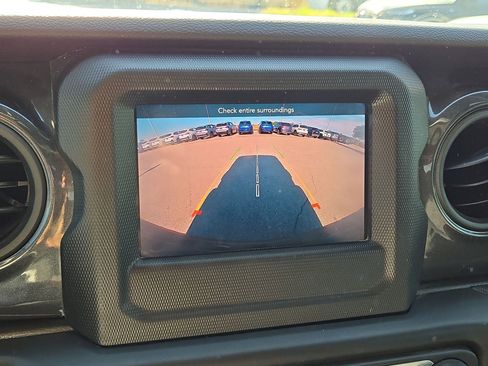 Used 2022 Jeep Wrangler Unlimited Sport AWD/4WD image 18