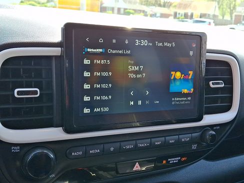 Used 2022 Hyundai Venue Limited w/ Cargo Package FWD image 17