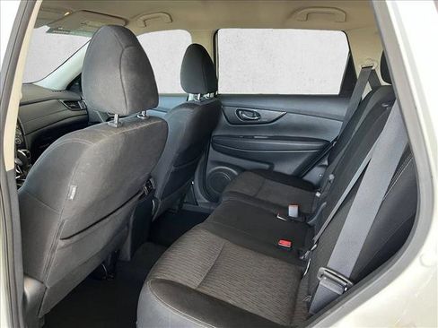 Used 2017 Nissan Rogue SV w/ SV Premium Package image 9