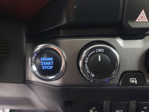 Used 2020 Toyota Tacoma TRD Sport image 38