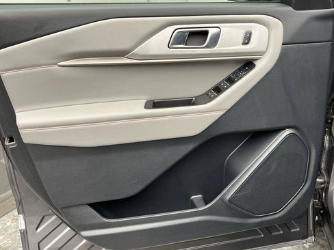 New 2026 Ford Explorer Active w/ Active Comfort Package AWD/4WD image 8