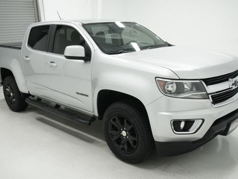 Used 2017 Chevrolet Colorado LT w/ LT Convenience Package image 3