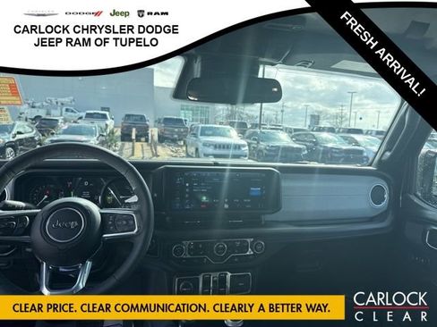 Used 2025 Jeep Wrangler Sahara image 32