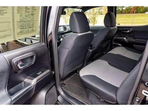 Used 2021 Toyota Tacoma TRD Off-Road image 12