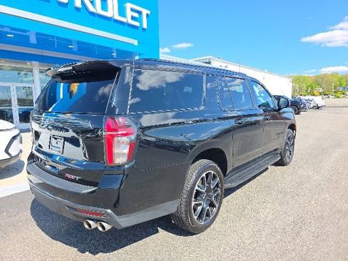 Used 2022 Chevrolet Suburban RST w/ Sport Performance Package AWD/4WD image 7