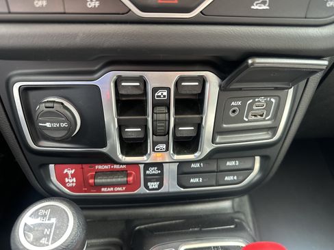 Used 2024 Jeep Wrangler Unlimited Rubicon AWD/4WD image 17