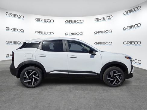 New 2026 Nissan Kicks SV image 8