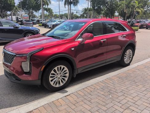 Used 2024 Cadillac XT4 Luxury FWD image 2