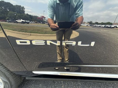 Certified 2021 GMC Yukon Denali image 32