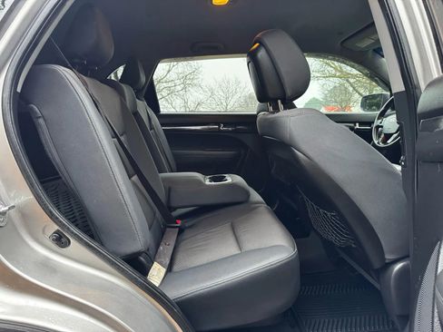 Used 2012 Kia Sorento LX w/ Convenience Pkg image 17