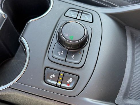 Used 2022 GMC Terrain SLE w/ Driver Convenience Package image 19