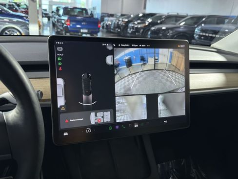 Used 2022 Tesla Model Y Performance AWD/4WD image 30