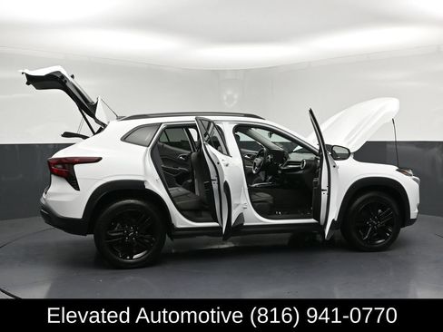 Used 2025 Chevrolet Trax ACTIV w/ Driver Confidence Package FWD image 32