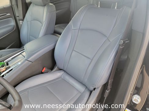 Used 2023 Buick Enclave Essence image 17