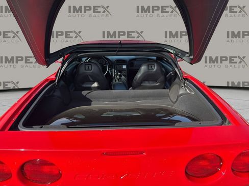 Used 1998 Chevrolet Corvette Coupe w/ Roof Pkg RWD image 18