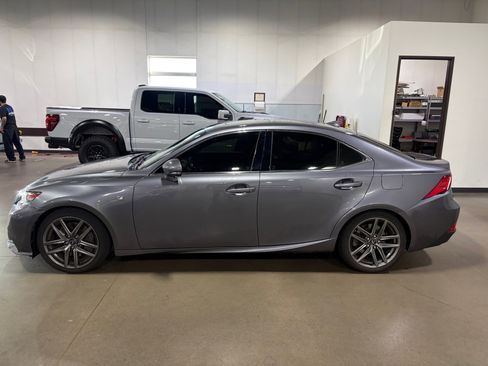 Used 2016 Lexus IS 350 image 4