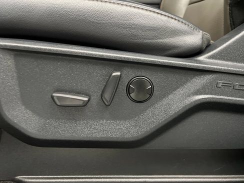 Used 2025 Ford F150 Lariat AWD/4WD image 13