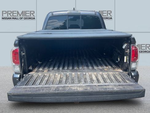 Used 2016 Toyota Tacoma Limited w/ Towing Package AWD/4WD image 9