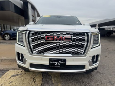 Used 2021 GMC Yukon Denali w/ Denali Premium Package image 2