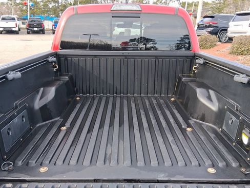 Used 2018 Toyota Tacoma TRD Sport image 11