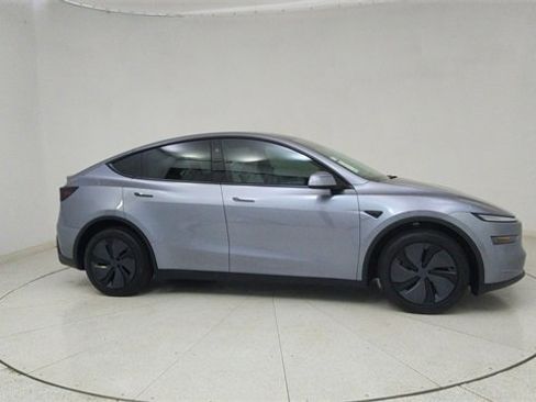 Used 2026 Tesla Model Y 2WD image 60