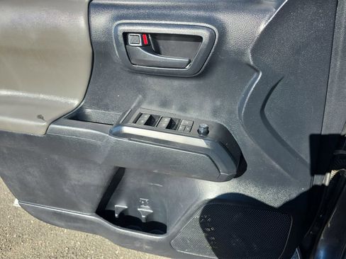 Used 2019 Toyota Tacoma SR image 30