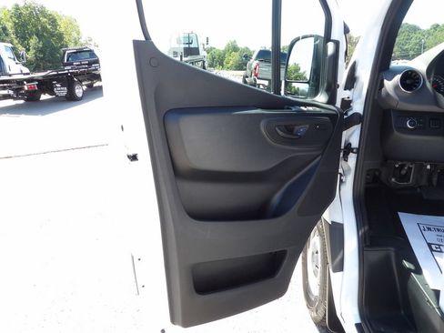 Used 2025 Mercedes-Benz Sprinter 2500 image 14