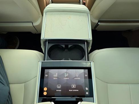Certified 2024 Land Rover Range Rover SV AWD/4WD image 30